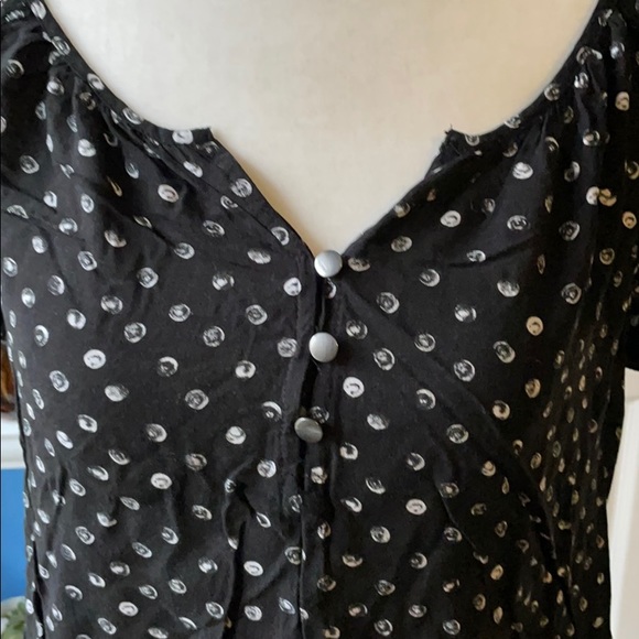 🌺Apt 9 petite black blouse🌺 - Picture 2 of 6